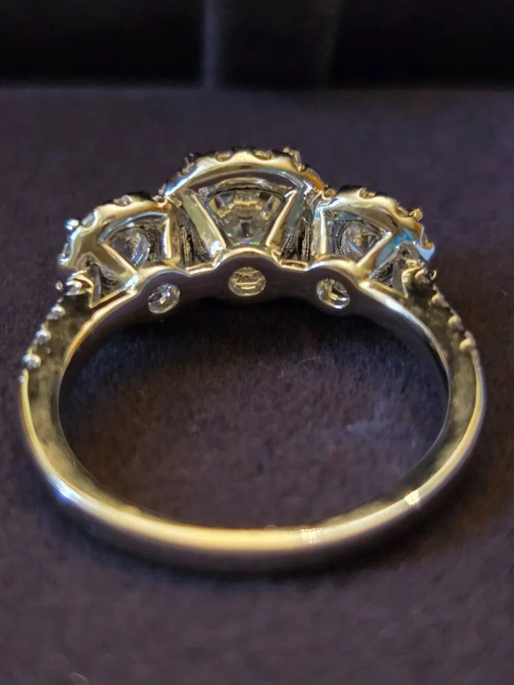 💎 2 CTW Three-Stone Moissanite Ring – Size 7 – White Gold Plated 💎